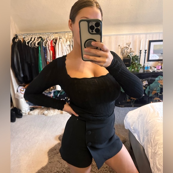 ARITZIA BABATON button skort size 2 - Picture 4 of 4